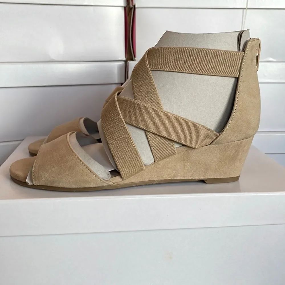 NIB Isaac Mizrahi Nayarit Stretch Cross-band Taranto Wedge Sandals Size 6.5M